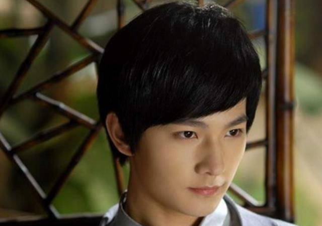 杨洋12个影视角色,八次短发不红,最后一个最有演技_时代_富二代_白雪