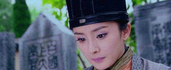 杨幂女扮男装被吐槽发际线,她以往戏里被点赞的男装多了这样东西_造型