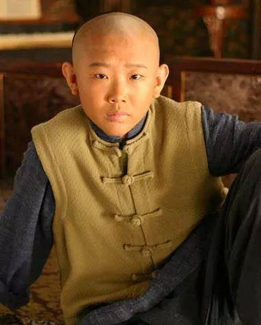 他出演《家有儿女》黄教主,到现在35岁还是演孩子