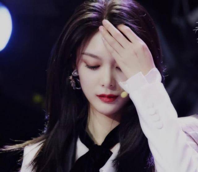 杨超越又一部新剧开机,网友却被女二的颜值吸引,太惊艳了_傅菁_古装