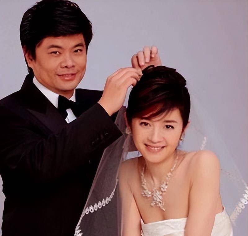 许戈辉:想嫁默多克没嫁成,只能给人家打工,和丁健的婚姻受争议_窦文涛