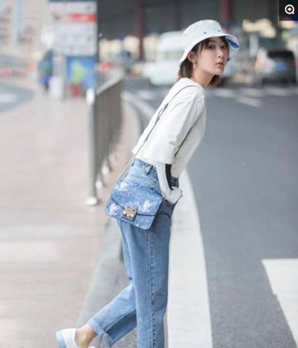 发现杨紫是真的爱穿小白鞋,不过小白鞋好看,也并不是只有杨紫爱,另外