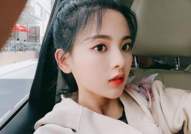 杨超越解锁"眼线"新画法,超显眼大还有神,小仙女们一看就会!