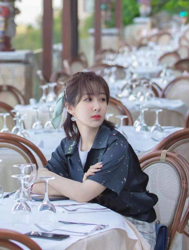 杨紫参与录制第三季《中餐厅》,其中和三字弟弟王俊凯的姐弟组合也让