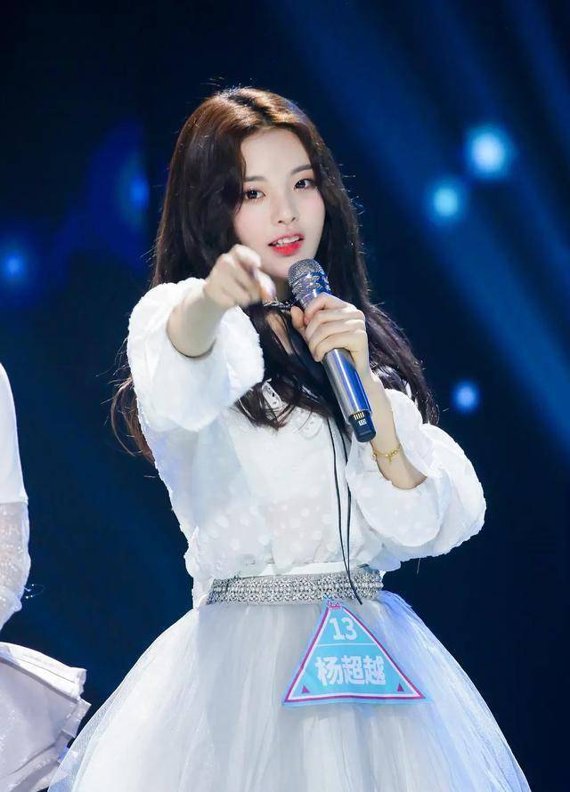 杨超越为什么会火?回顾《创造101》片段秒get缘由,人美又真诚!