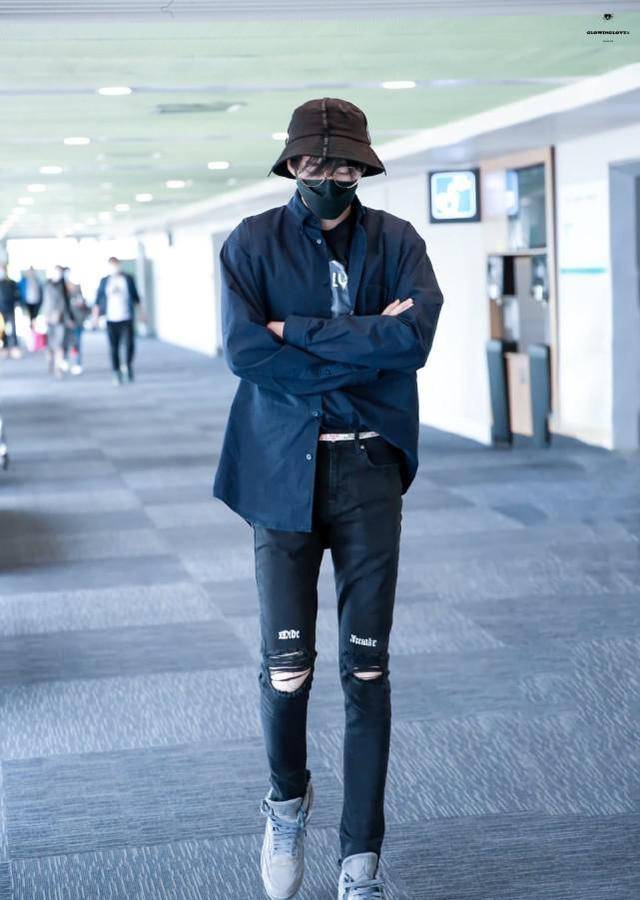 刘宇宁生图登上热搜,自称素颜没法看,自己什么样自己清楚_照片_图片