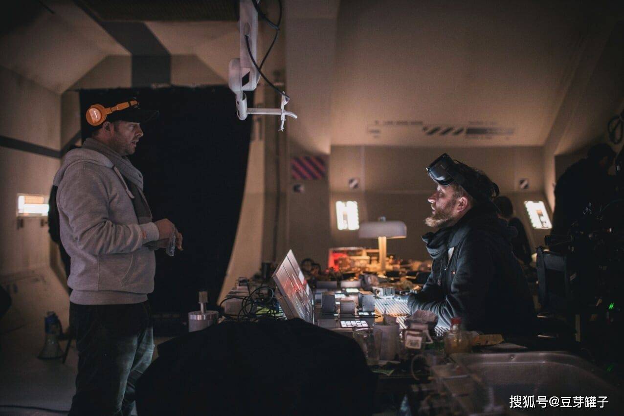 绝密档案:一部被低估的科幻电影,男子制造机器人,欲复活亡妻_乔治