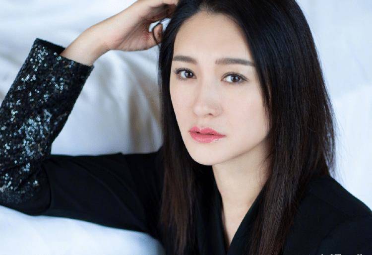 《光荣与梦想》开机,高圆圆李小冉姐妹搭档,光看路透就想追!