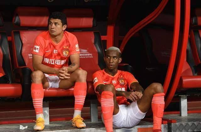 硬汉掩面痛哭,恒大王牌外援第一时间道歉_比赛_保利尼奥_卡纳瓦罗