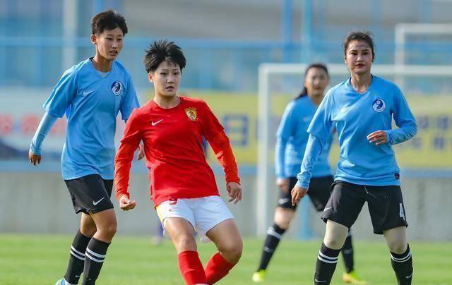 中国女足人才辈出,大连女足1比2不敌广州队,宋宇晴补射攻破球门_比赛