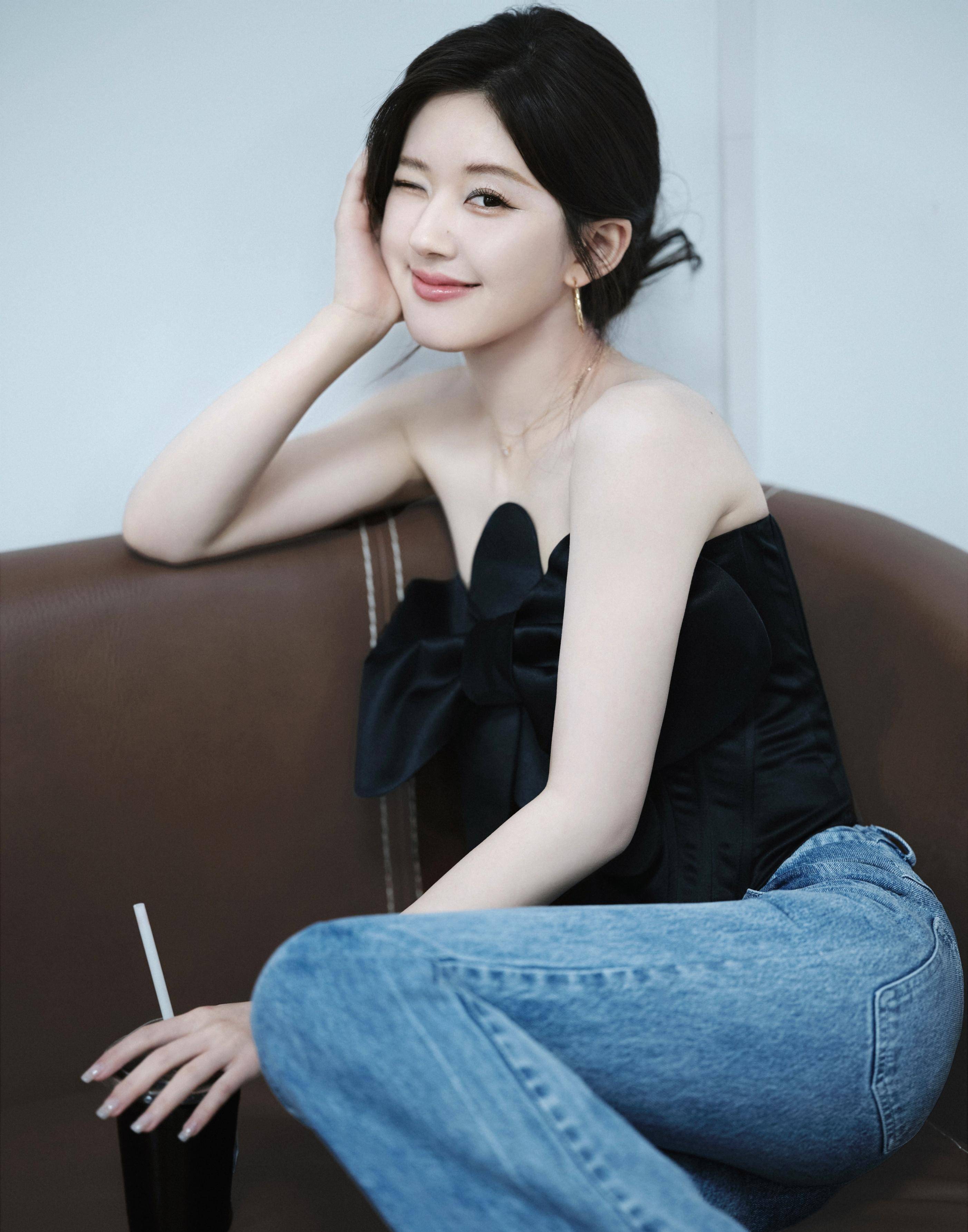 赵露思蝴蝶结抹身材造型_穿着_设计_时尚