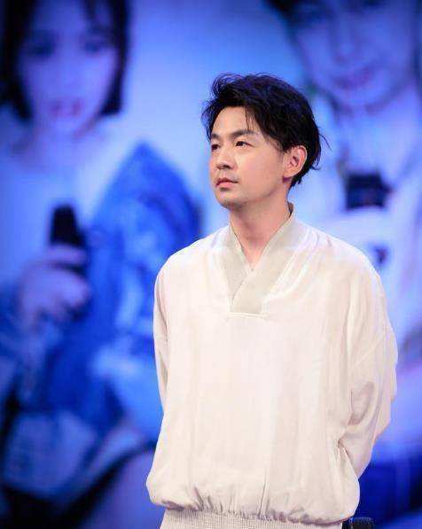 原雷佳音:我的头围是61,张彬彬:我的头围也是61,肖悦悦:请让_明星