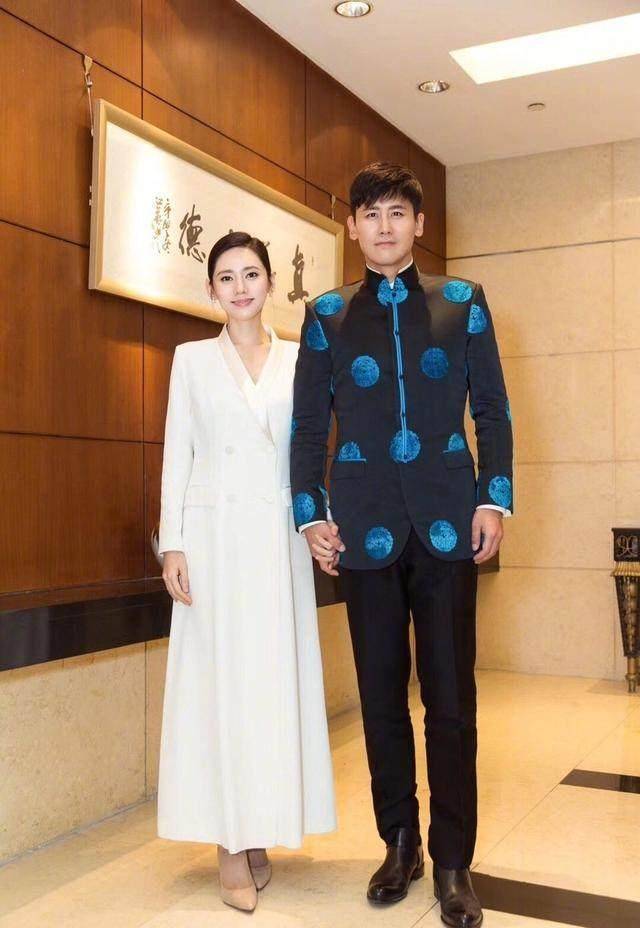 于晓光携韩国媳妇秋瓷炫吃国宾宴,一旁的宋慧乔格外甜美_晚宴_婚姻