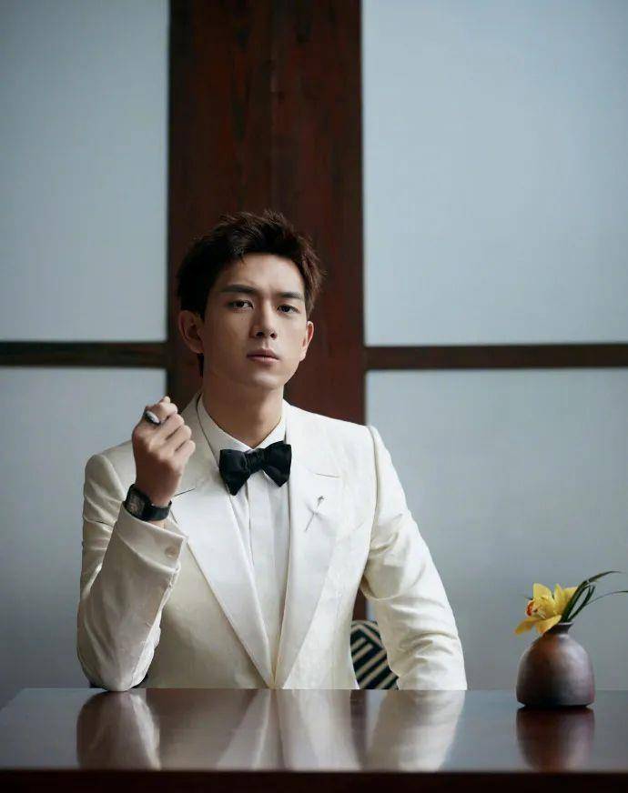 leon李昂昂:绅士的品格陈宥维活动造型图集,纷繁彩色印花套装,搭配一