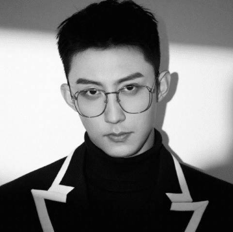 原来的许魏洲官宣结婚,出道6年几乎没有绯闻,黄景瑜的评论区沦陷了