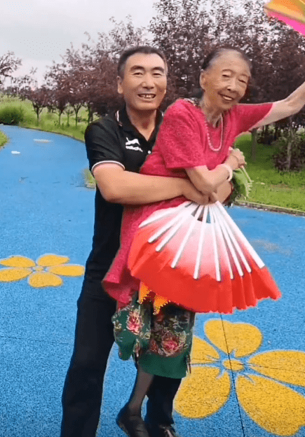 曝87岁马玉琴出轨!