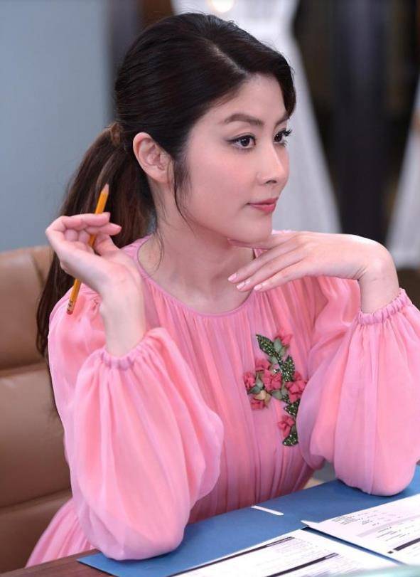 48岁陈慧琳清纯洒脱,状态年轻,简直是不老女神!_中国香港_人生_条件