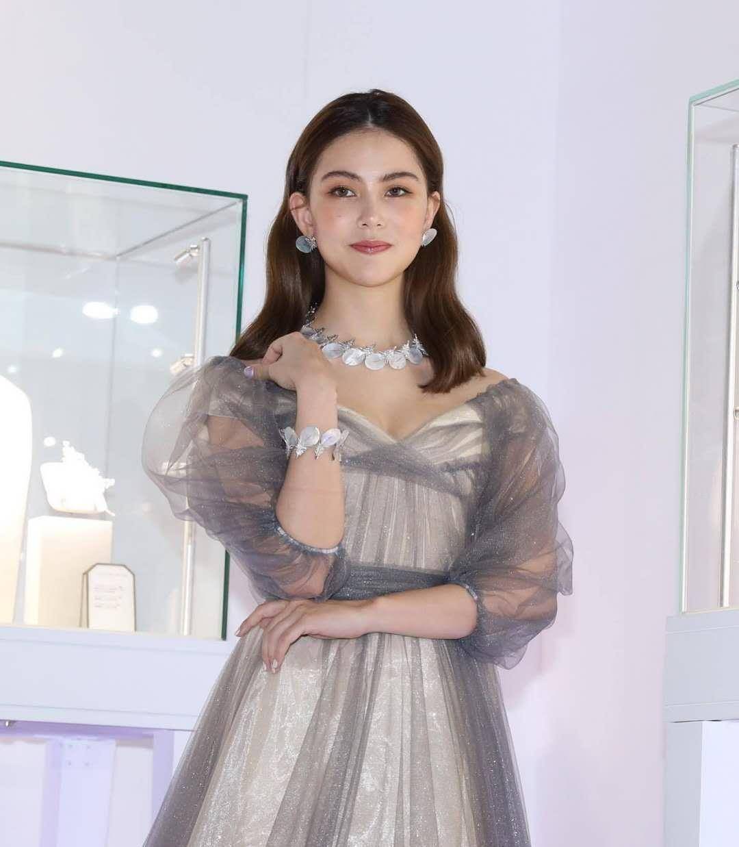 周杰伦偷拍昆凌,高糊镜头难掩妻子美貌,猝不及防撒狗粮_照片_活动