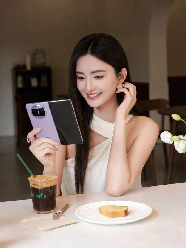 1,支持智慧多窗,上下分屏,左右分屏等实用功能.