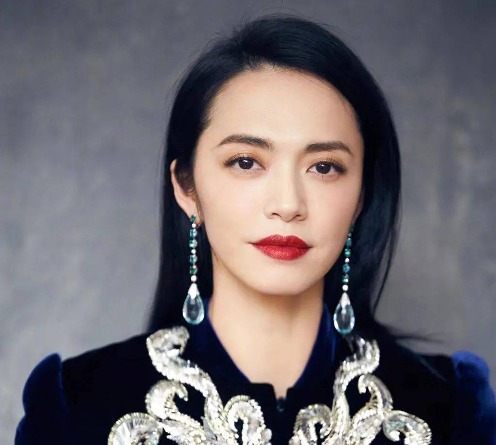 当47岁马伊琍与43岁姚晨同框,我才知道皮相美和骨相美的区别