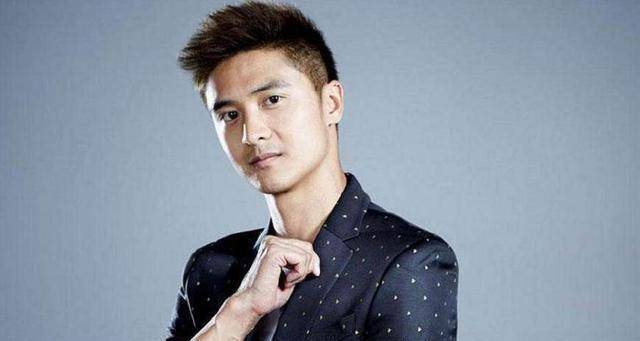 张翰一条裤衩穿10年,田亮一双拖鞋穿8年,但都输给了周润发!