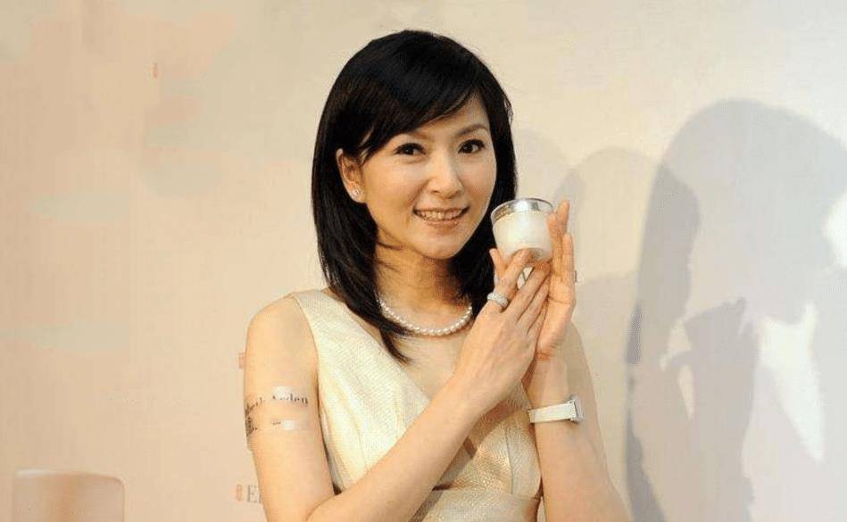 她是"台湾第一美人",一生只谈一次恋爱,54岁演少女毫无违和感_张玉
