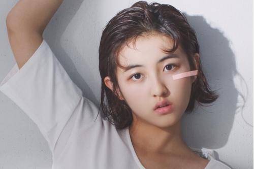 张子枫从小在观众的注视下成长,有实力有演技,只是综艺有点尬_何恨