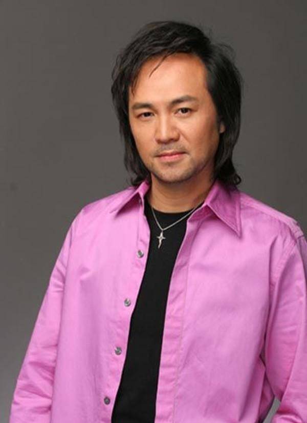 童安格也是如此,虽然说有想复出的倾向,但这些年却仿佛比往年更加的