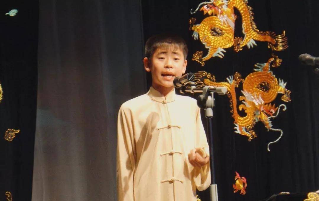 德云社第一歌手张云雷,把小剧场变成演唱会,吸引无数少女粉丝_郭德纲