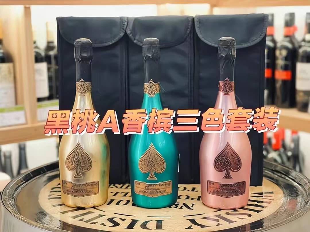 美女被抱着用2000块的香槟洗脚,现场有人帮忙搓脚,有钱人真会玩_生活