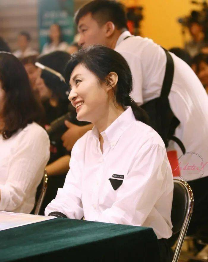 周涛和女儿原来合影,小姑娘很漂亮,女儿患有自闭症,原来是谣言?