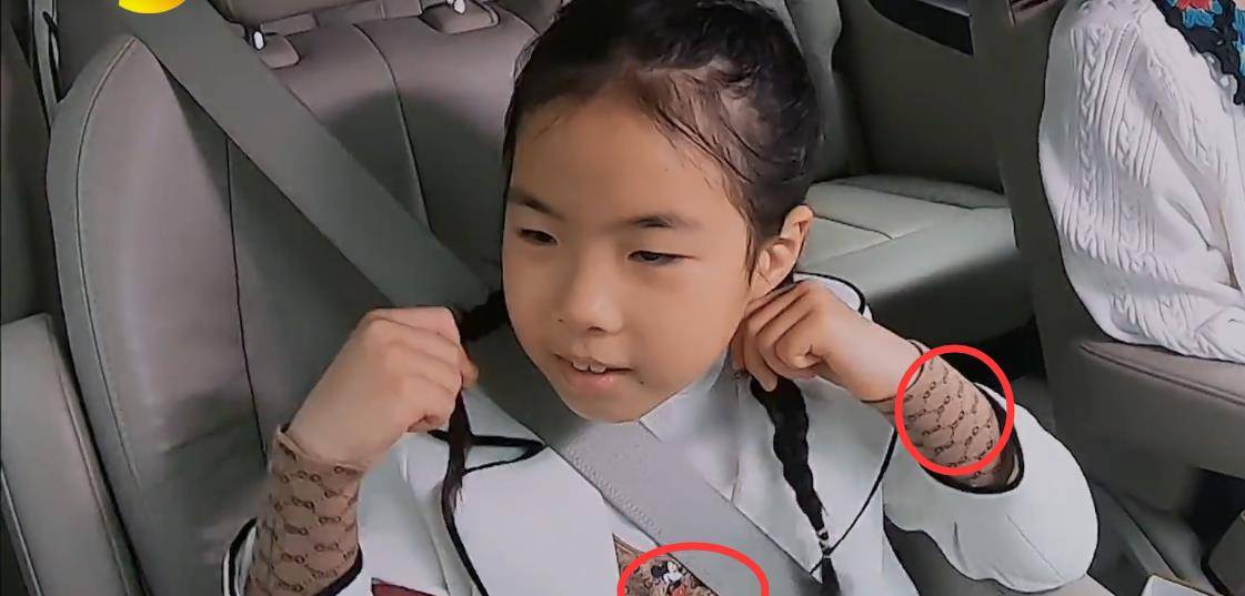 黄奕的女儿穿上万名牌出镜,喜欢未来富豪继父,王琳催黄奕生二胎_崔伟