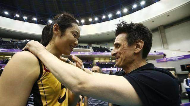 银行的竞争对手只能走极端,比如让金软景和博斯科维奇组成超级组合