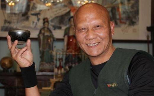 《少林寺》"秃鹰"计春华,17岁铝中毒掉光头发,57岁患癌病逝?