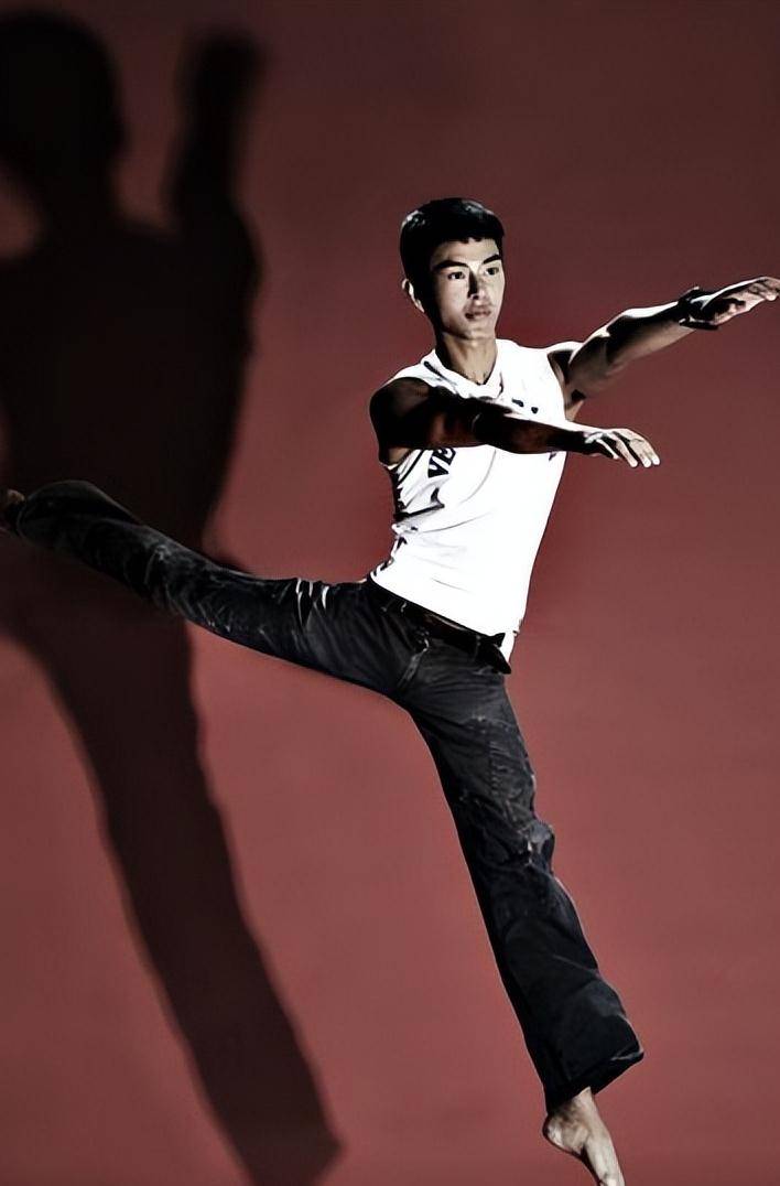 海岩之子侣皓吉吉:父亲是我的榜样,如今42岁也成了导演_剧中_儿子