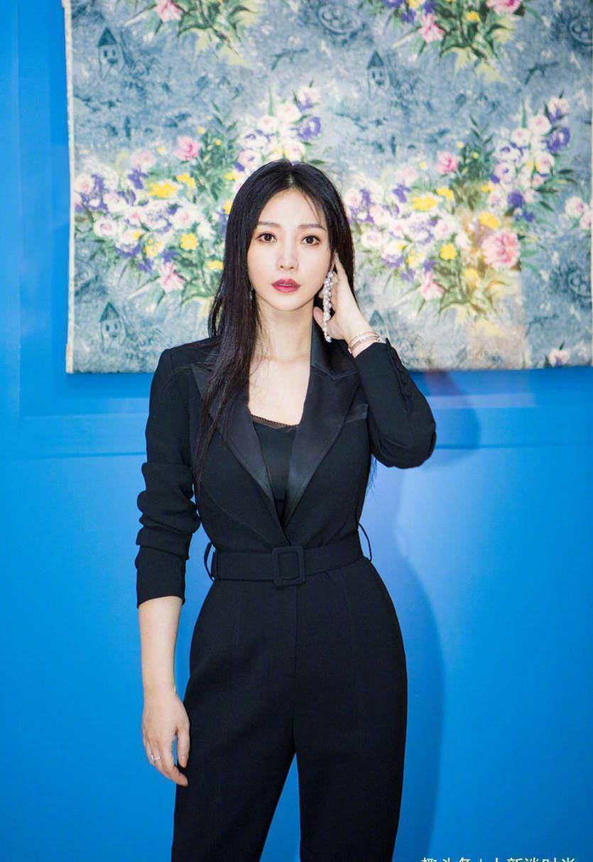 虽说柳岩的年龄现在也已经39岁了,但是即便在这样的年龄之下,柳岩的