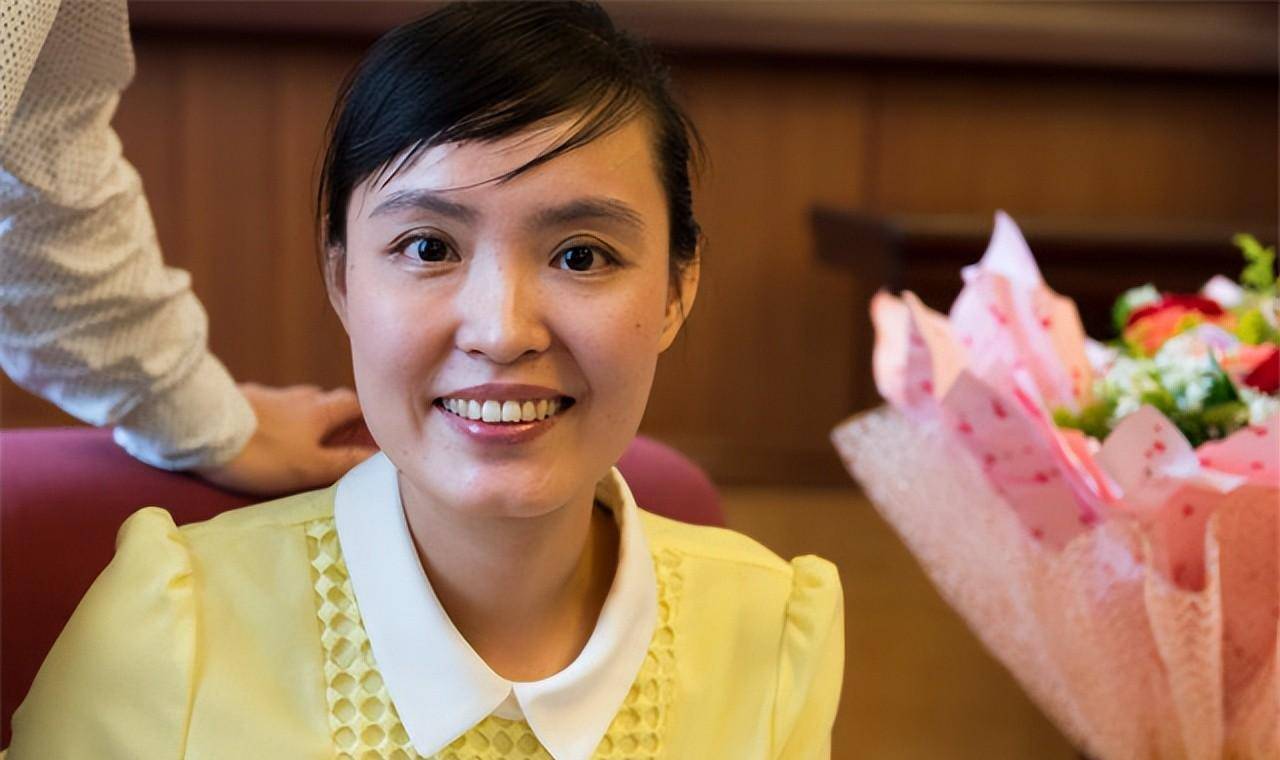 80后美女教师张丽莉:为救学生失去双腿,却因收到千万捐款惹争议_因为