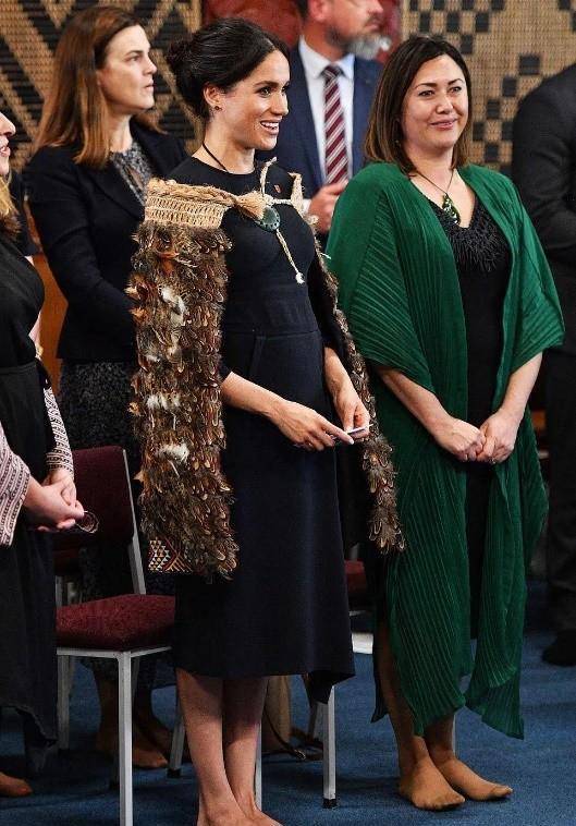 2020年,梅根被前摄影师爆料:事儿多要求高,不允许拍赤脚的画面_汤米