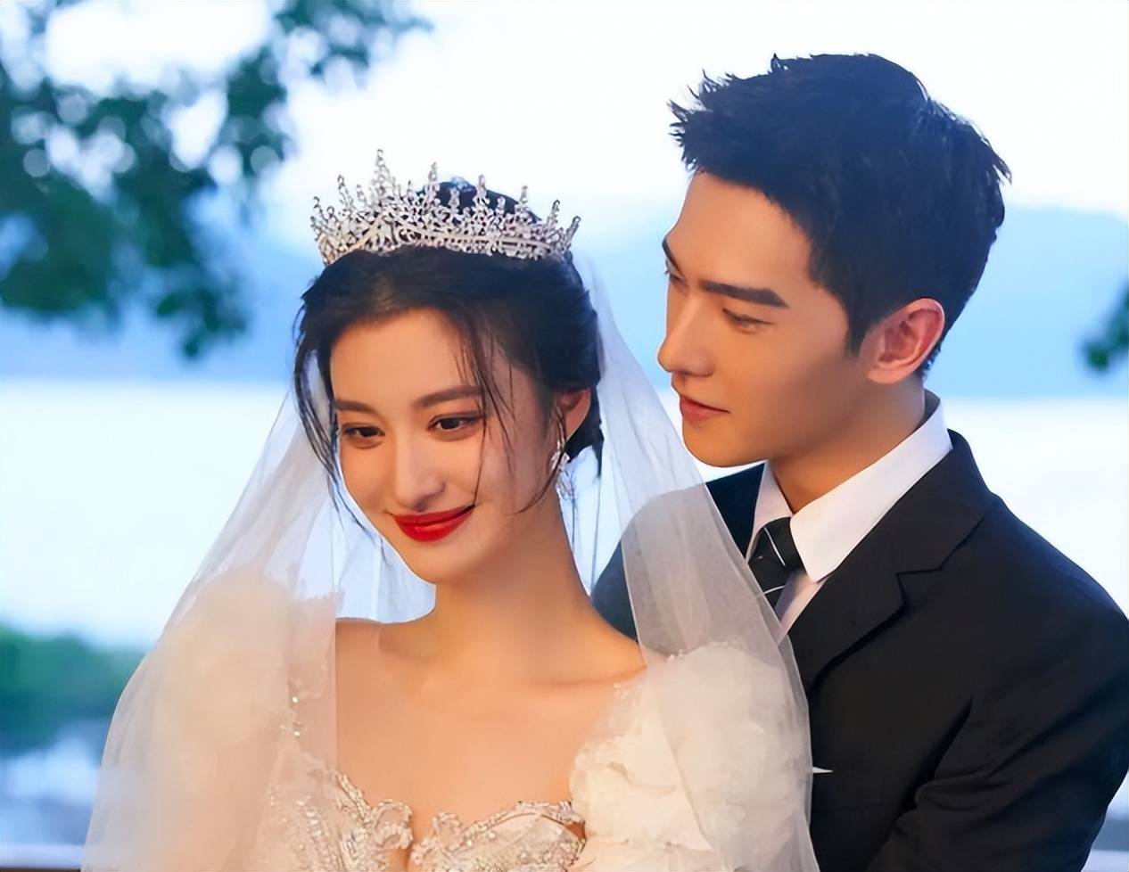 崩了！崩了！全面崩塌！_王楚然_白眼_黑衣服