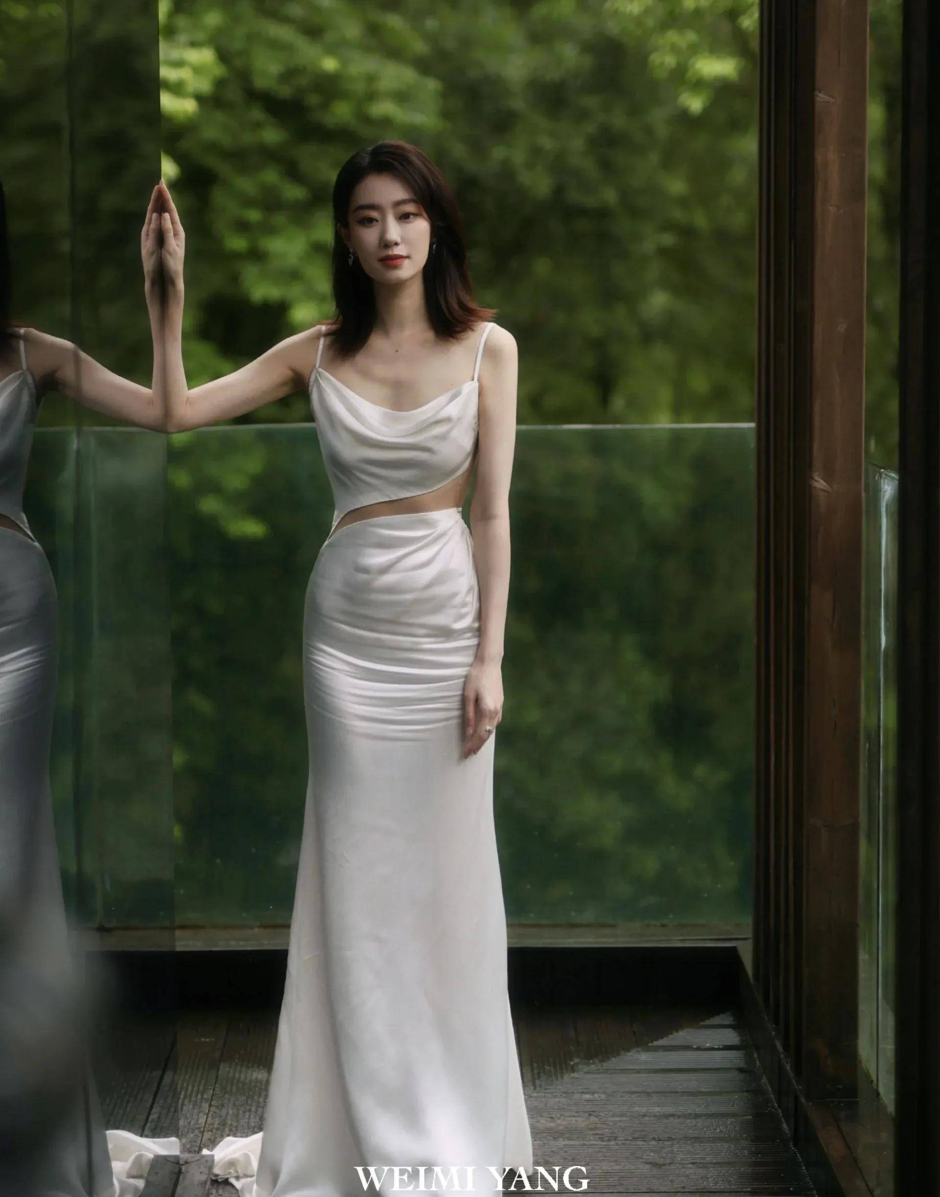 张小斐‖白色长背裙时尚又时尚,就像人间的白天鹅_裙子_感觉_设计