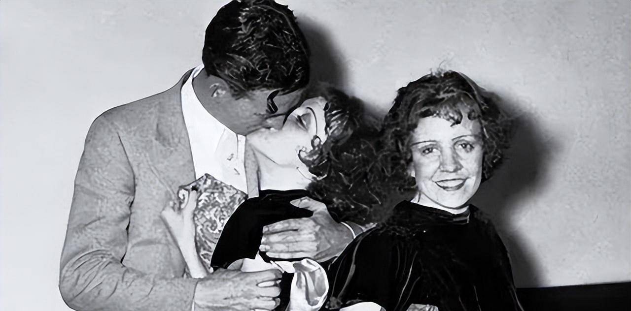 臀部连体姐妹:无法正常结婚,姐姐死后,妹妹与遗体共存2天去世_黛西