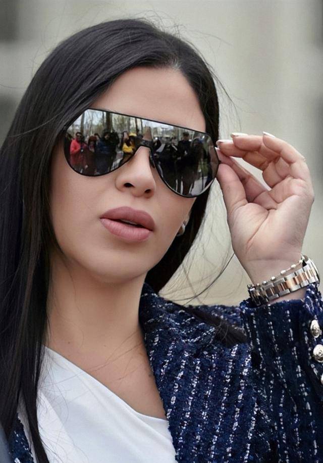 选美皇后:十八岁被胁迫,嫁又矮又丑的男人,生儿育女,同流合污_古兹曼