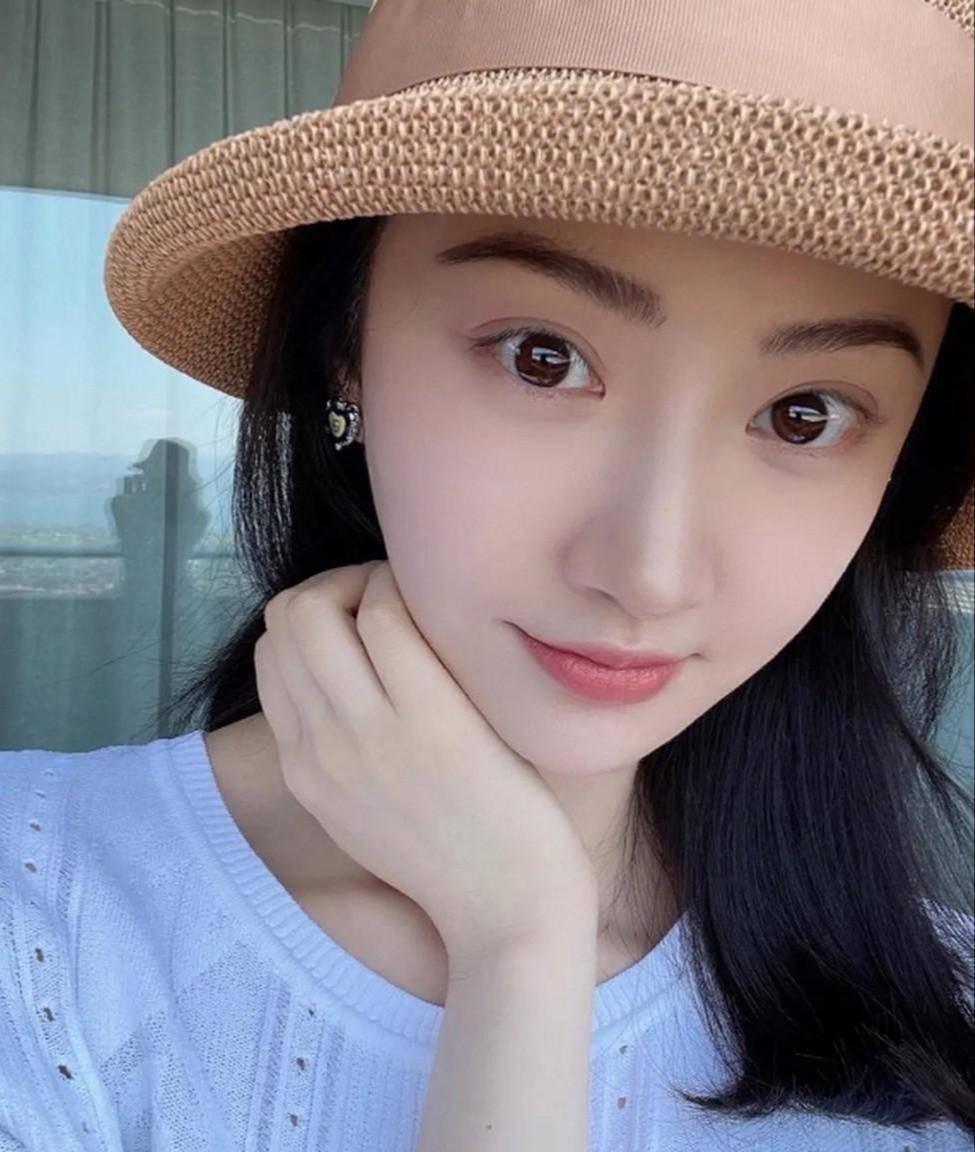 4年前,著名国球运动员张继科因为欠了赌债还不起,无奈之下拿前女友的