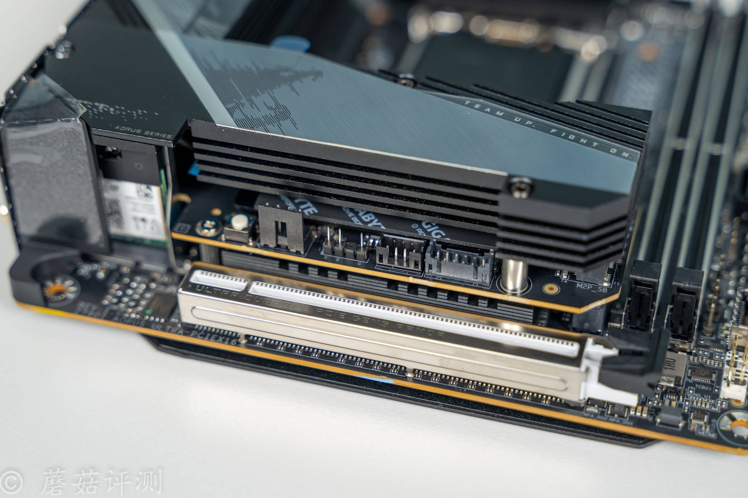 小巧精致,用料厚道,拓展接口丰富,技嘉z790iaorus ultra迷你雕主板