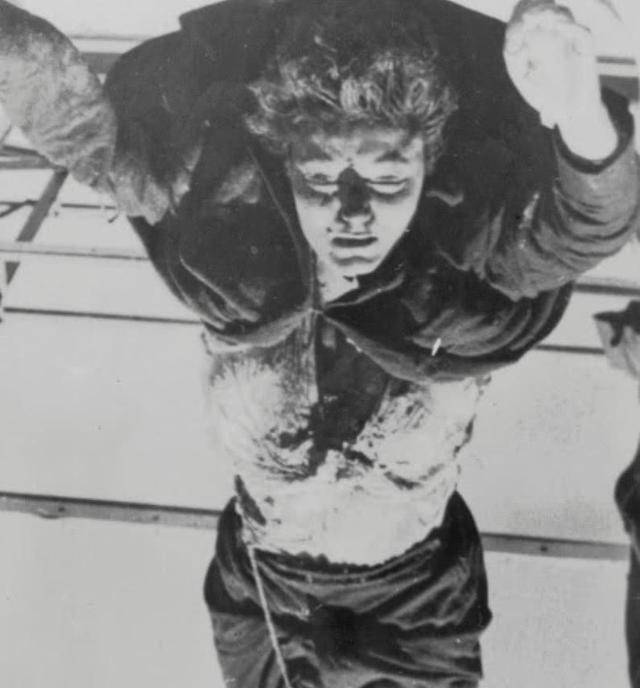 士兵们给了她最后的体面_墨索里尼_贝塔西_意大利