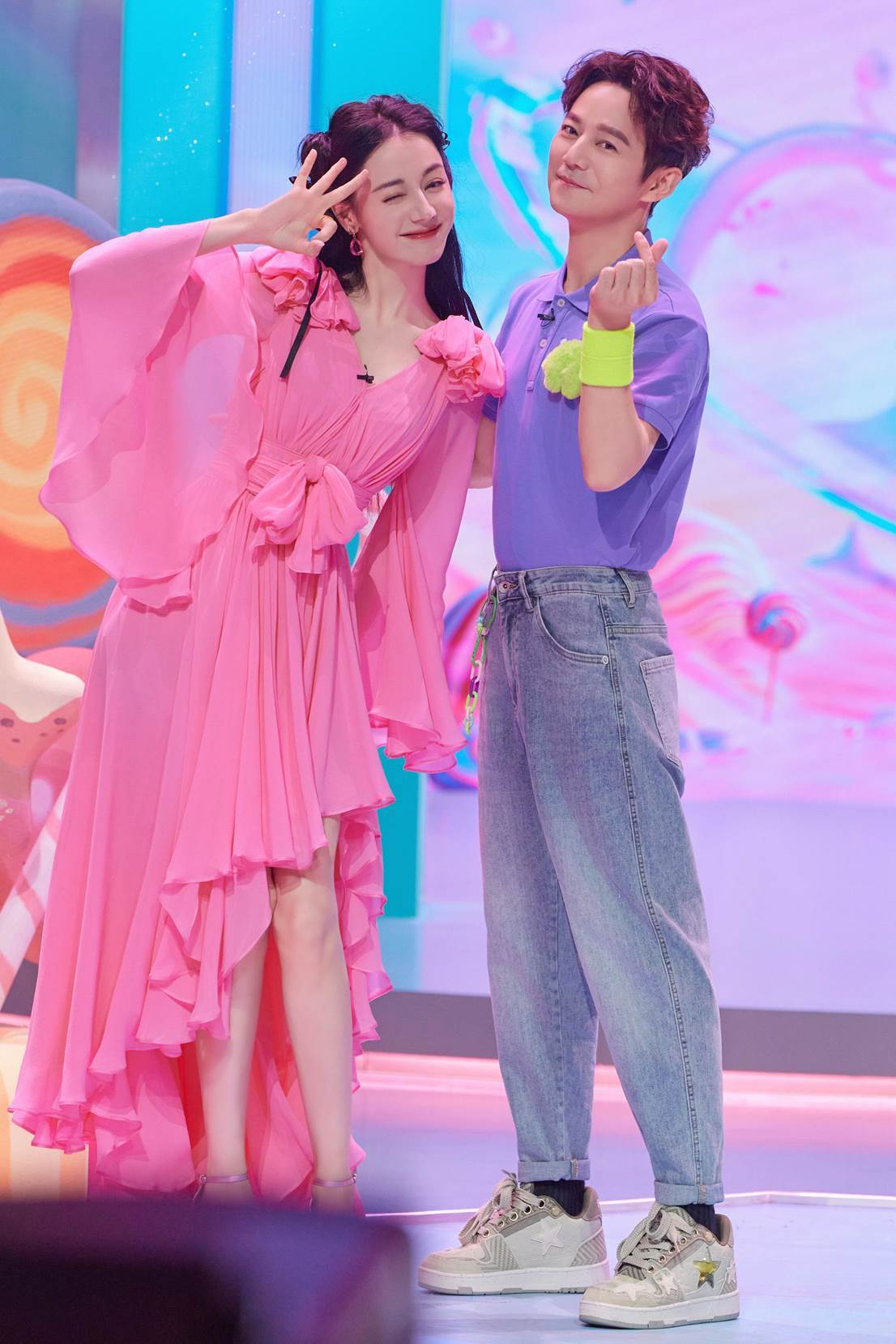 接下来的"听到什么跳什么"环节难度升级,嘉宾需要根据现场给出的音乐