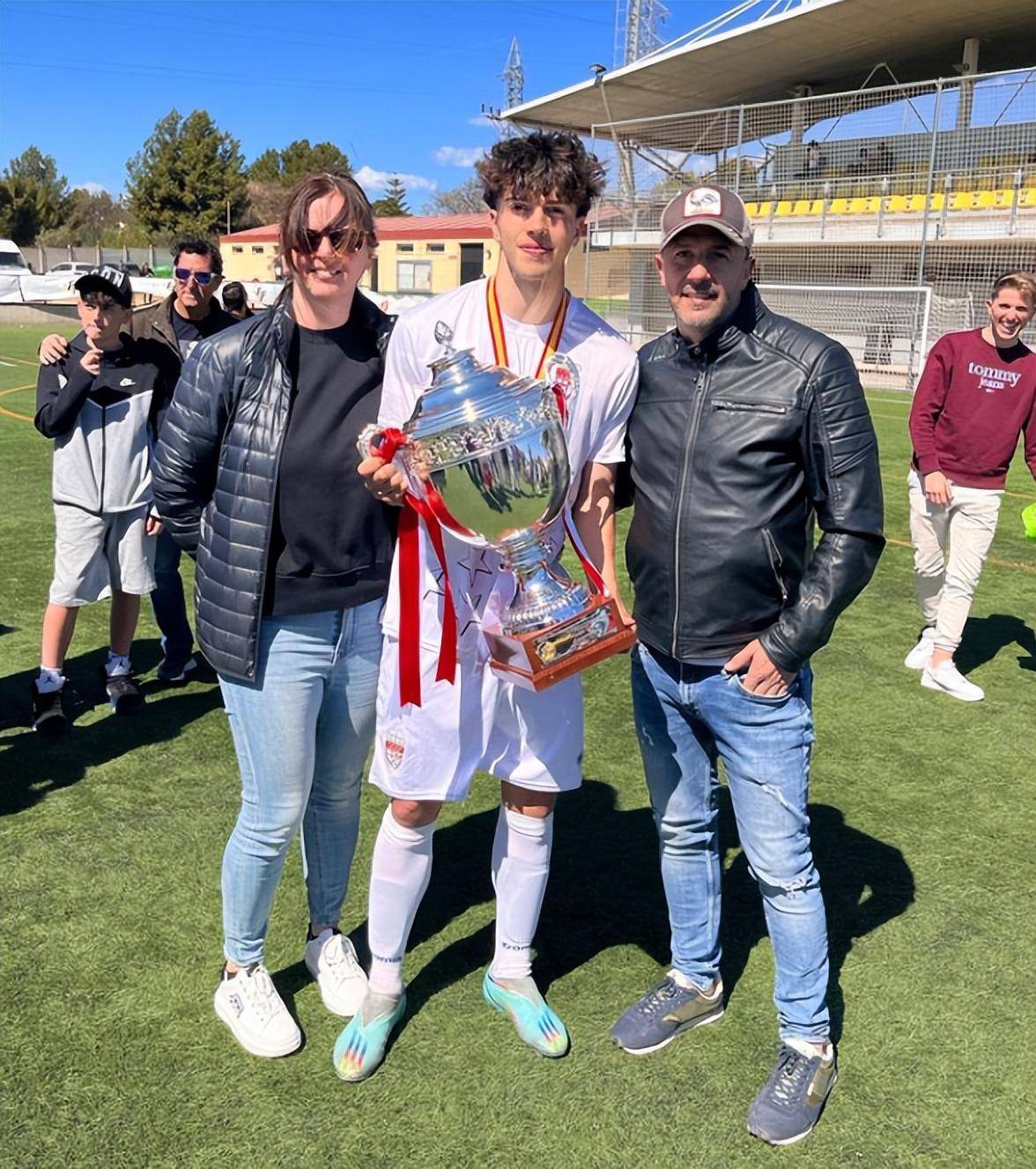 第一,hugo humanes gomez2007年出生于墨西哥瓜达拉哈拉市,他拥有