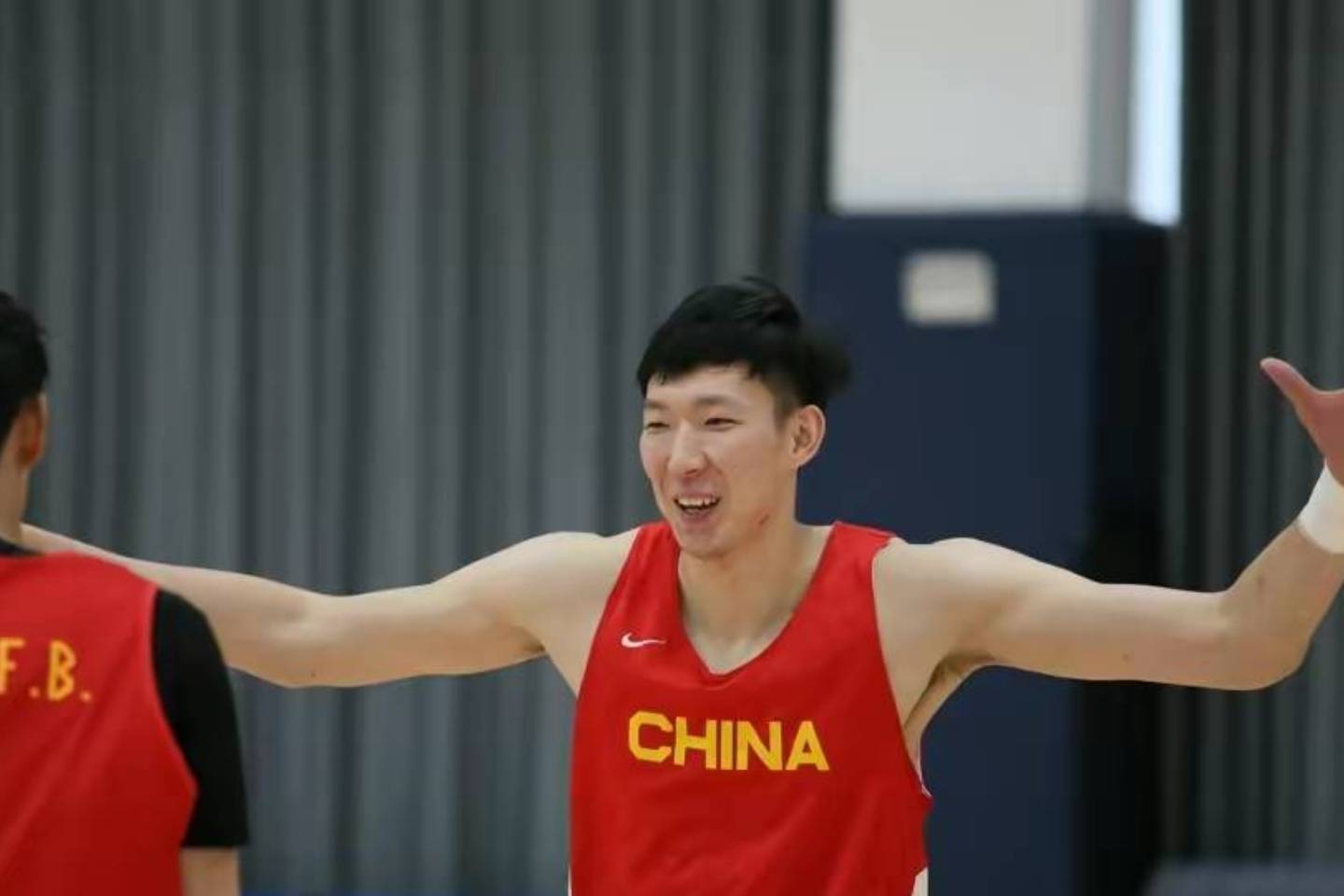 300万美元?周琦打爆皇马正印中锋,睢冉计划安排其欧洲打球,年薪2100万?_塔瓦雷斯_CBA_NBA