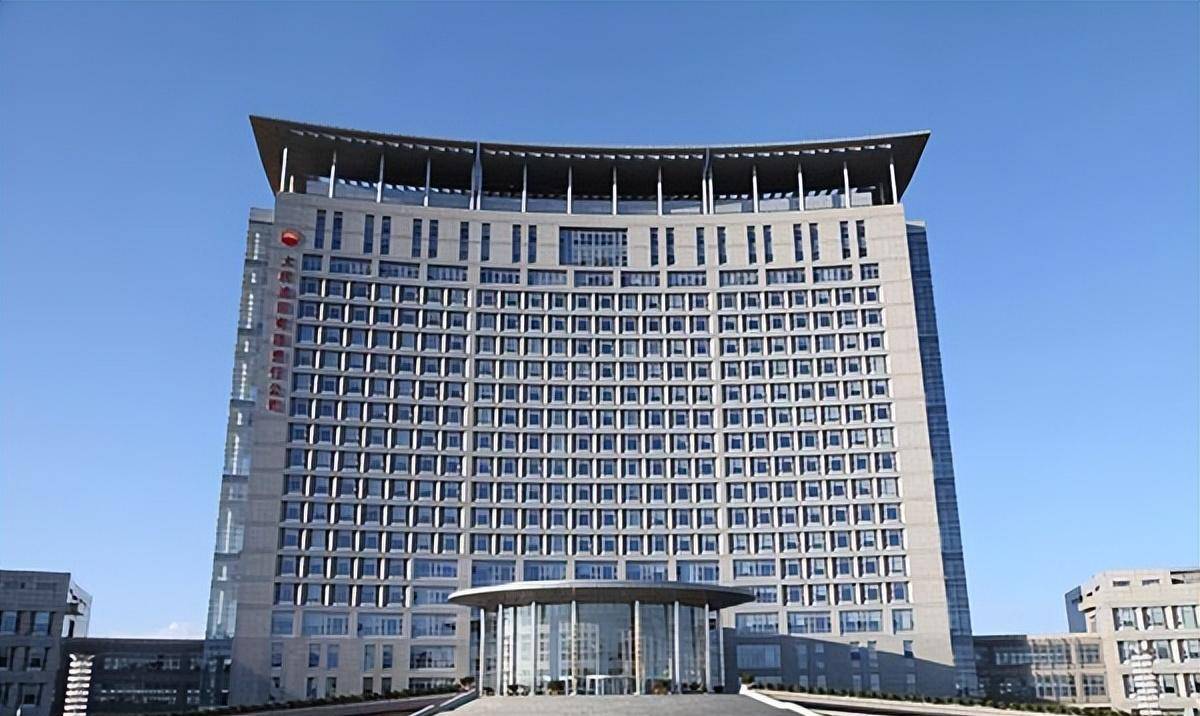 很多都是坟地,当时很多坟都同意迁走了,唯独这个张素珍墓没人来认领