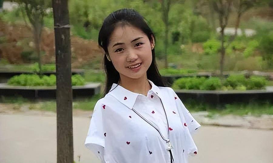 农村女孩杨佩:9岁失去双臂,23岁一夜爆红,事业爱情双丰收_母亲_小时候